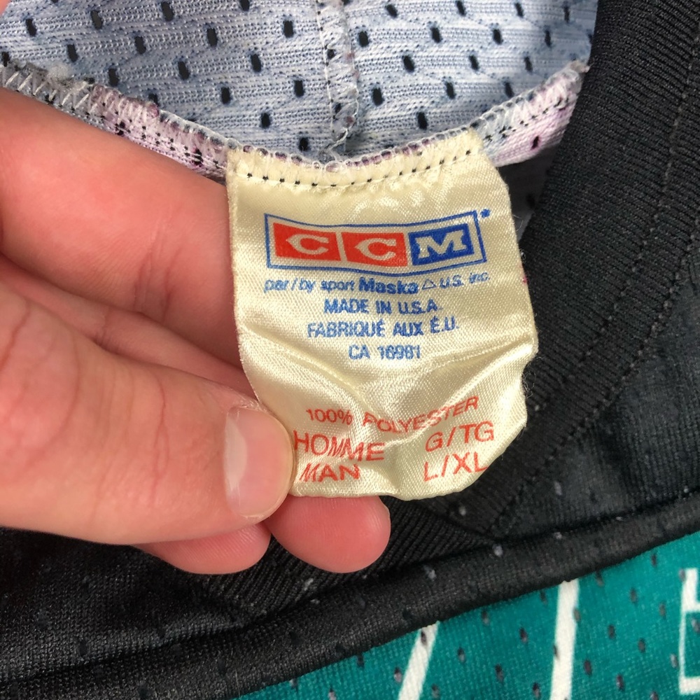 Vintage CCM Disney Mighty Ducks hockey jersey - Picture 5 of 8